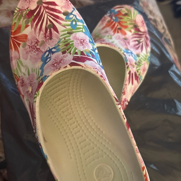 CROCS Floral Multicolor Women's Mules - Picture 1 of 3